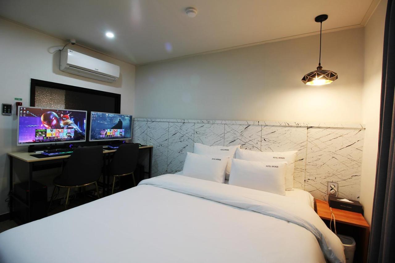 Bronze Hotel Changwon Exteriör bild